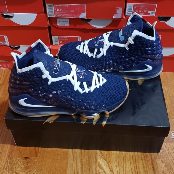 NIKE Lebron XVII- DT. Size 10 - Picture 7 of 9